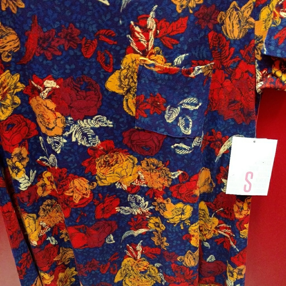 NWT floral Carly